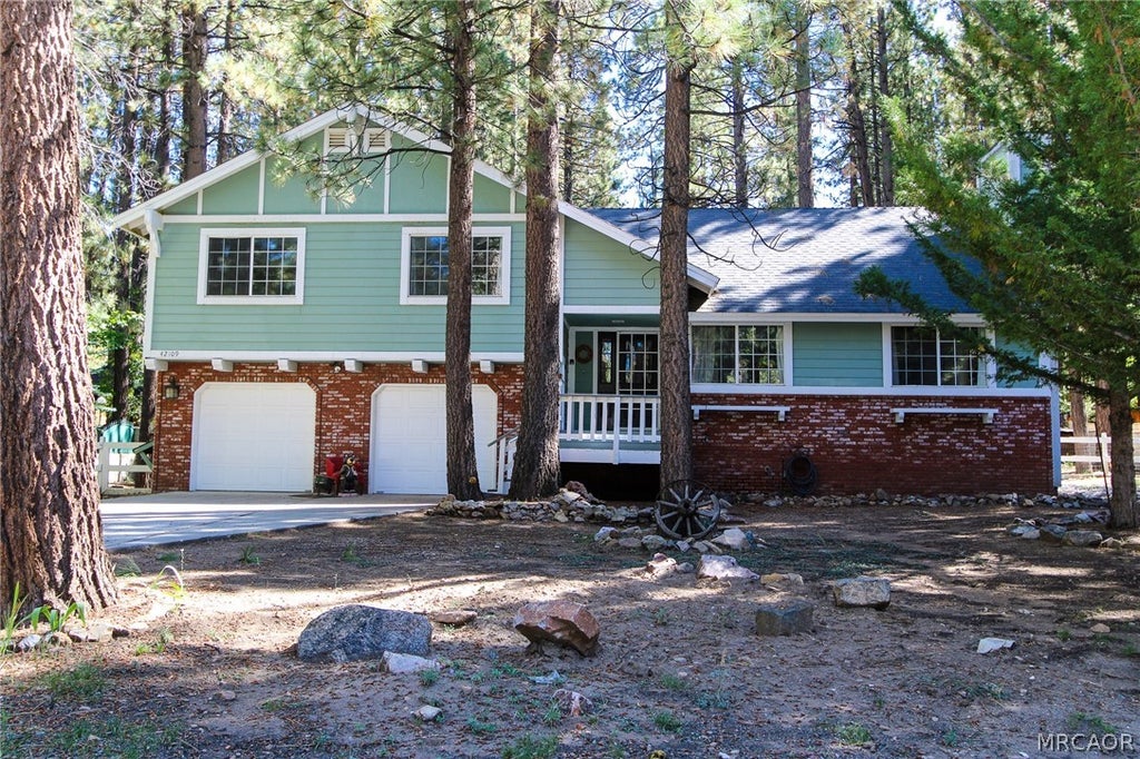 Photo of 42109 Evergreen Drive, Big Bear Lake, CA 92315 (MLS # 32601824)