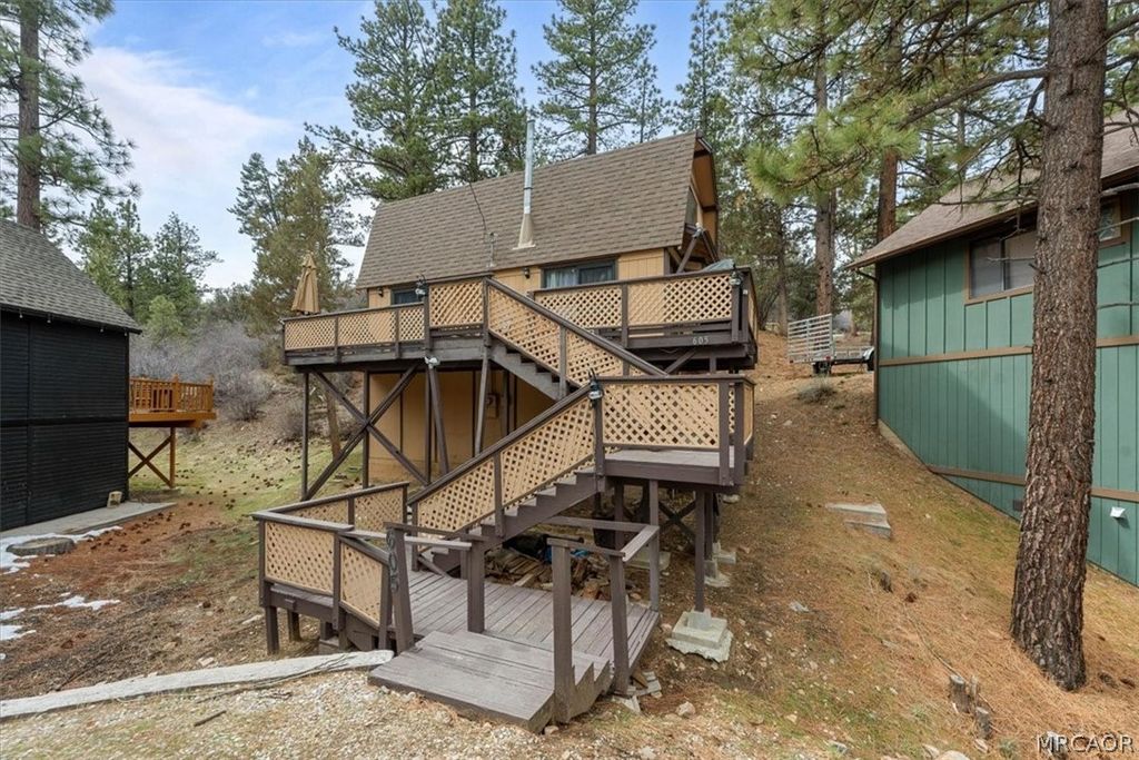 Photo of 605 Kean Way, Big Bear City, CA 92314 (MLS # 32600443)