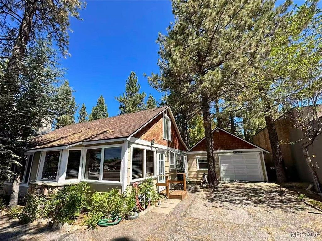 Photo of 42161 Big Bear Boulevard, Big Bear Lake, CA 92315 (MLS # 32502287)