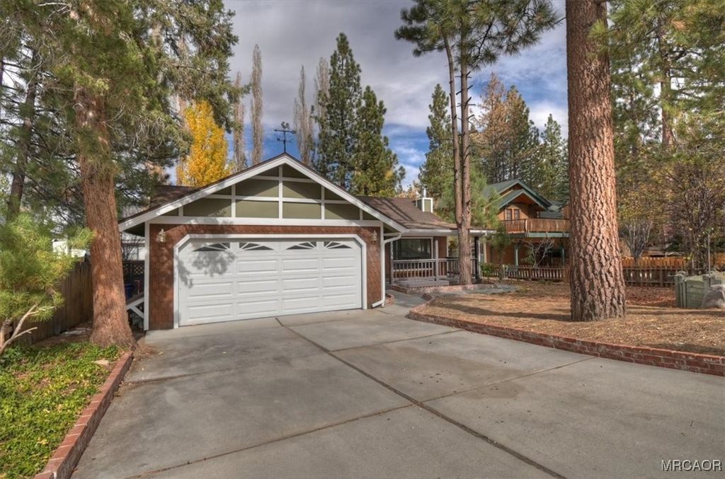 Photo of 42736 Tannenbaum Platz, Big Bear Lake, CA 92315 (MLS # 32502665)