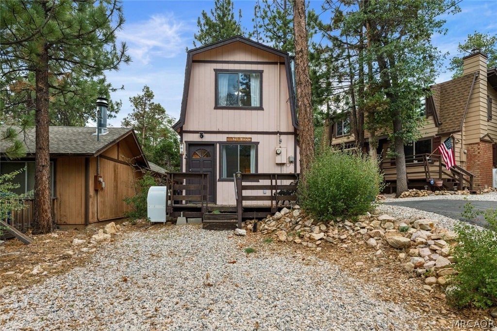 Photo of 759 Spruce Lane, Sugarloaf, CA 92386 (MLS # 32601714)