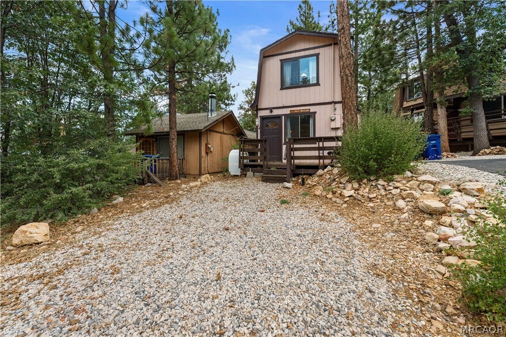 Photo of 759 Spruce Lane, Sugarloaf, CA 92386 (MLS # 32601714)