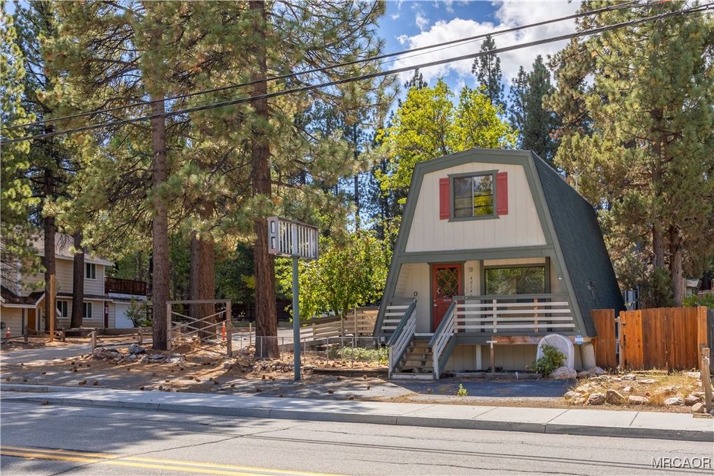 Photo of 40143 Big Bear Boulevard, Big Bear Lake, CA 92315 (MLS # 32502238)