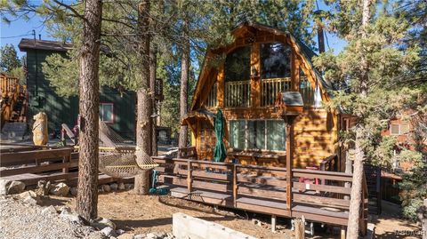 Photo of 612 Kean Way Way, Big Bear City, CA 92314 (MLS # 32502413)