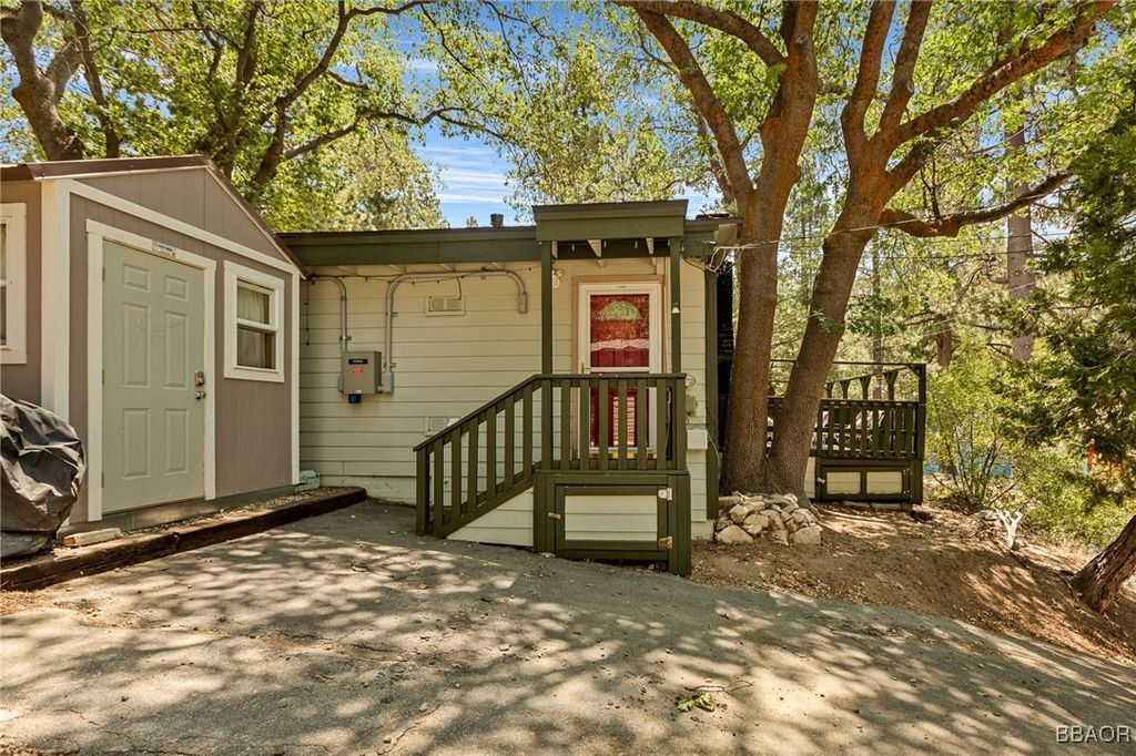 Photo of 33400 Bluebird Drive, Green Valley Lake, CA 92341 (MLS # 32501860)