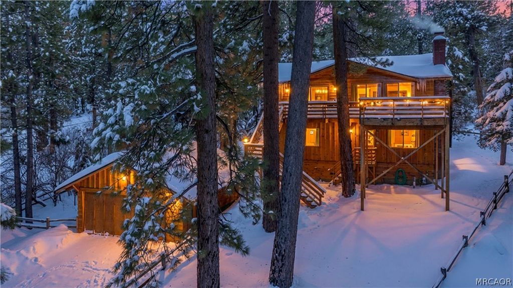 Photo of 740 Cove Drive, Big Bear Lake, CA 92315 (MLS # 32600312)