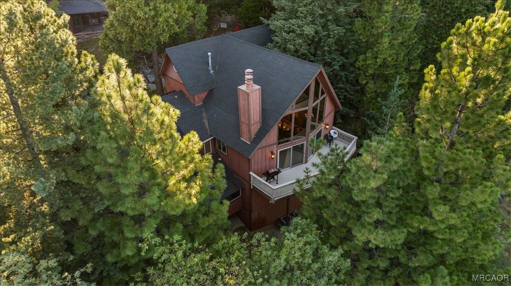 Photo of 27621 Cedarwood Drive, Lake Arrowhead, CA 92352 (MLS # 32502290)