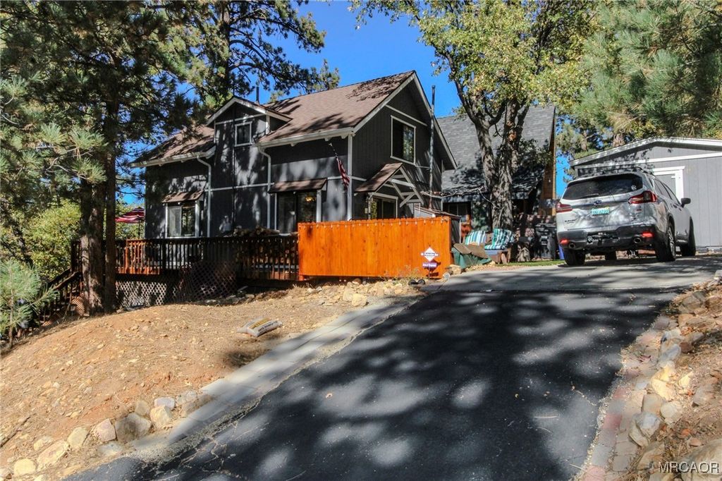 Photo of 699 Santa Barbara Avenue, Sugarloaf, CA 92386 (MLS # 32502356)