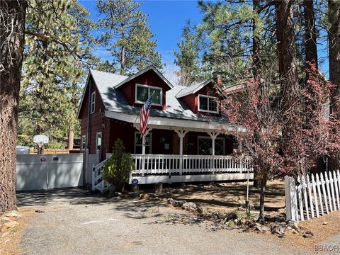 Photo of 379 Wren Drive, Big Bear Lake, CA 92315 (MLS # 32501220)