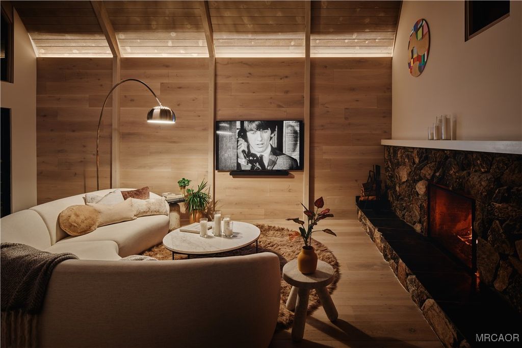 Photo of 28287 Bern Lane, Lake Arrowhead, CA 92352 (MLS # 32502884)