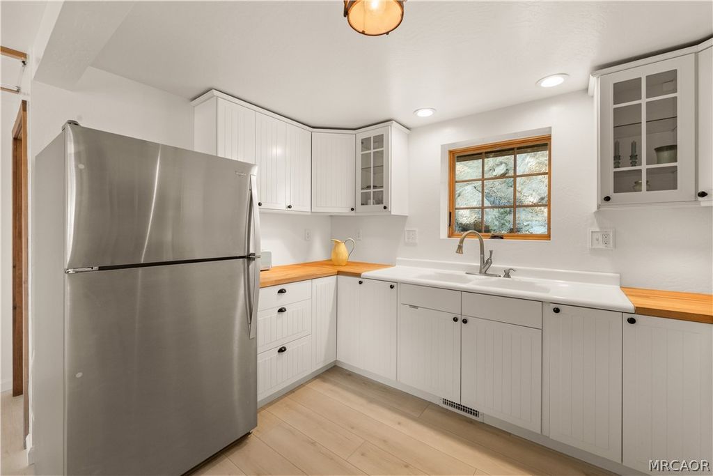 Photo of 338 North Shore Drive, Fawnskin, CA 92333 (MLS # 32601155)
