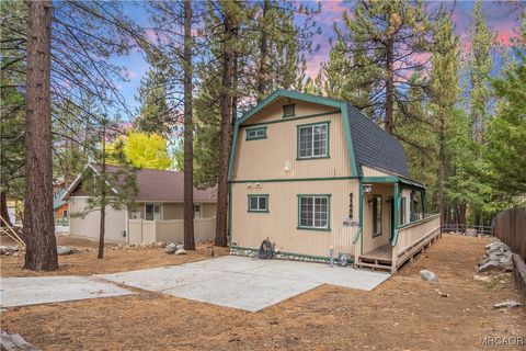 Photo of 41438 Oak Street, Big Bear Lake, CA 92315 (MLS # 32502369)