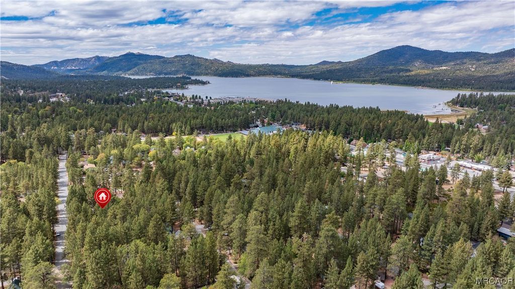 Photo of 41438 Oak Street, Big Bear Lake, CA 92315 (MLS # 32502369)