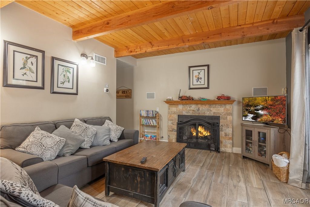 Photo of 41438 Oak Street, Big Bear Lake, CA 92315 (MLS # 32502369)
