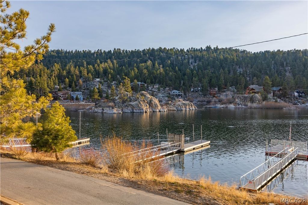 Photo of 38994 Willow Landing Road, Big Bear Lake, CA 92315 (MLS # 32600270)