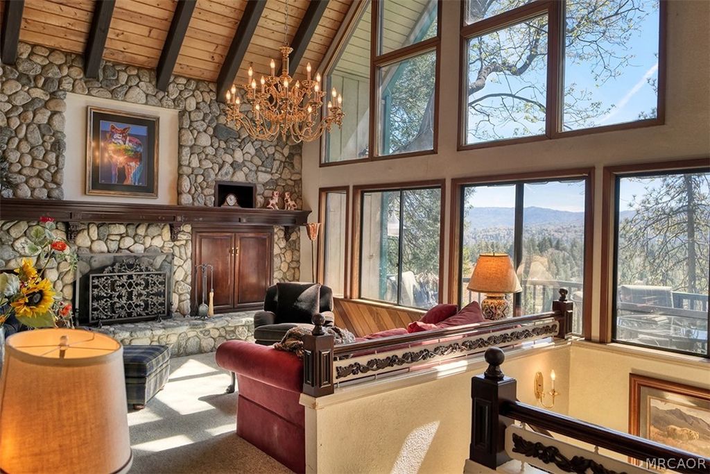 Photo of 701 Zurich Drive, Lake Arrowhead, CA 92352 (MLS # 32600619)