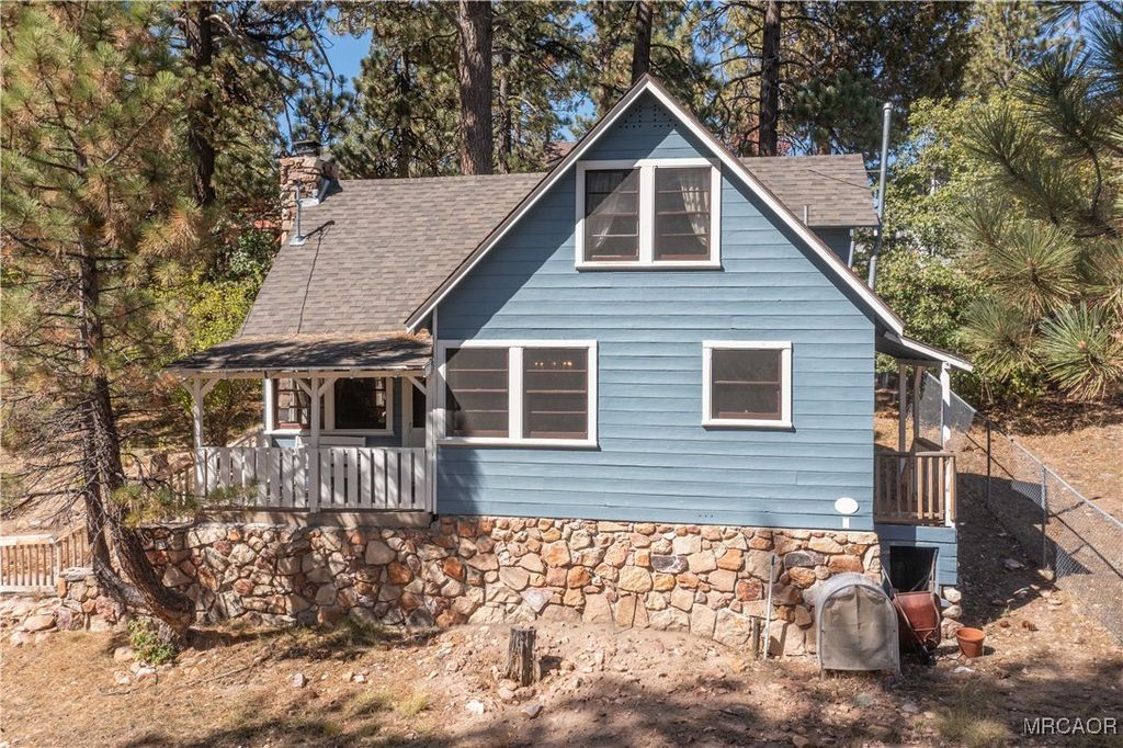 Photo of 674 Spruce Road, Big Bear Lake, CA 92315 (MLS # 32502421)