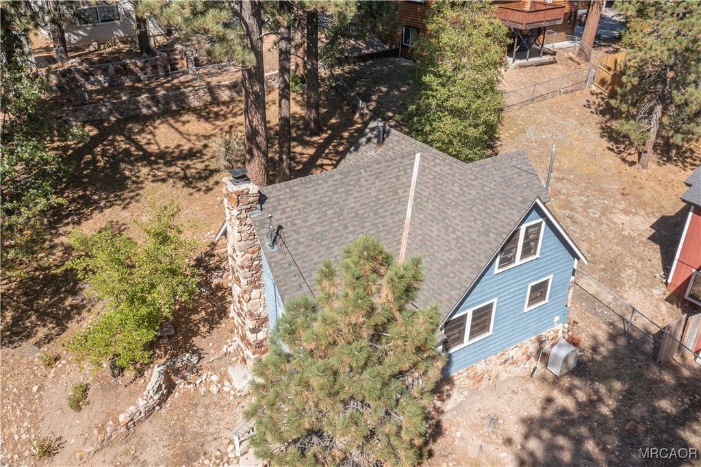 Photo of 674 Spruce Road, Big Bear Lake, CA 92315 (MLS # 32502421)