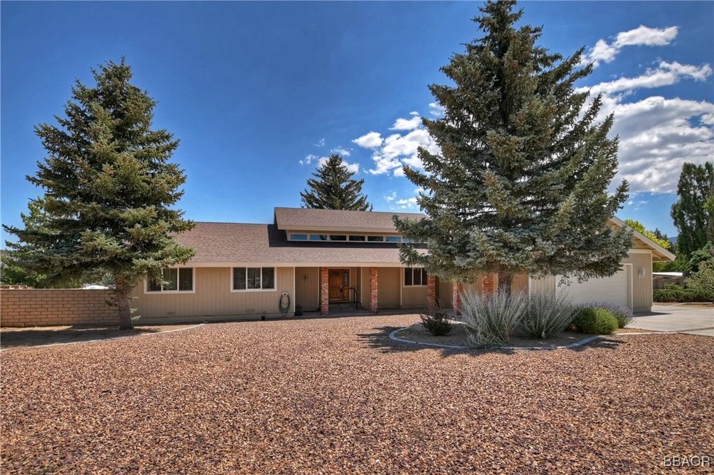 Photo of 908 Mount Doble Drive, Big Bear City, CA 92314 (MLS # 32502077)