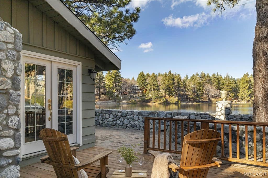 Photo of 33037 Canyon Drive, Green Valley Lake, CA 92341 (MLS # 32600903)