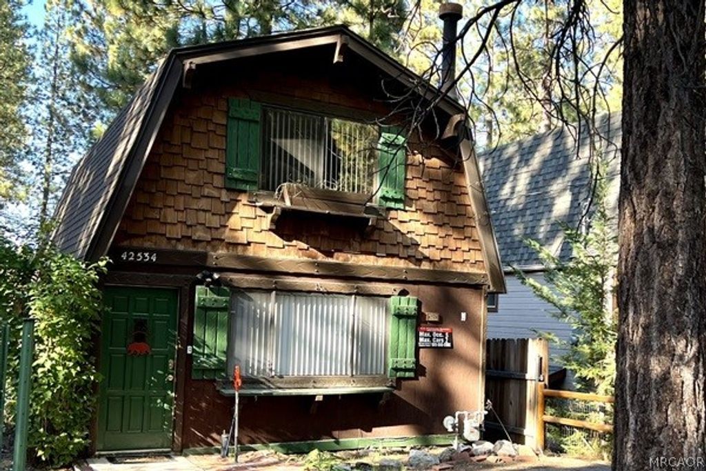 Photo of 42534 La Placida Avenue, Big Bear Lake, CA 92315 (MLS # 32600598)