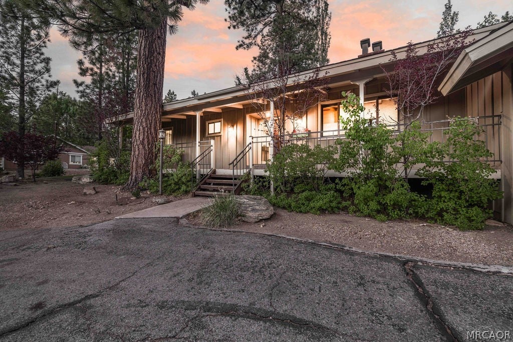 Photo of 303 Wren Drive, Big Bear Lake, CA 92315 (MLS # 32601538)