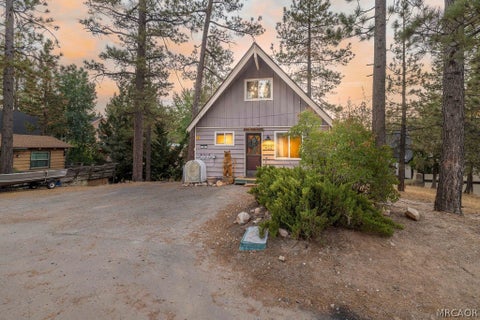Photo of 422 Dixie Lane, Big Bear Lake, CA 92315 (MLS # 32602056)