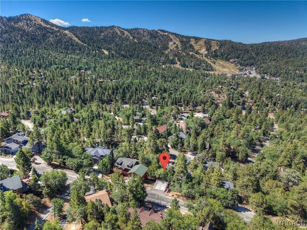 Photo of 43659 Wolf Road, Big Bear Lake, CA 92315 (MLS # 32502181)