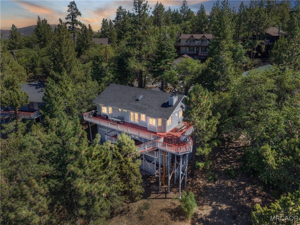 Photo of 43659 Wolf Road, Big Bear Lake, CA 92315 (MLS # 32502181)