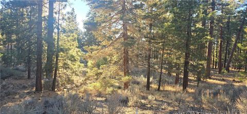 Photo of 140 Olympic Dr., Big Bear Lake, CA 92315 (MLS # 32502805)