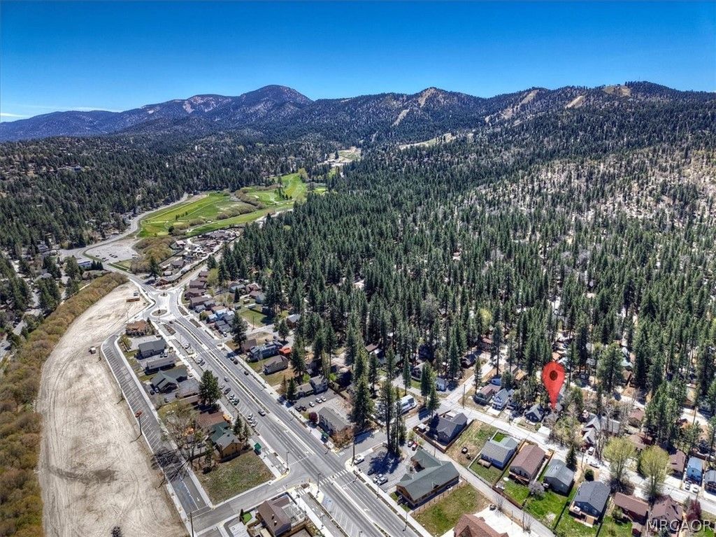 Photo of 42577 Falcon Ave, Big Bear Lake, CA 92315 (MLS # 32600843)
