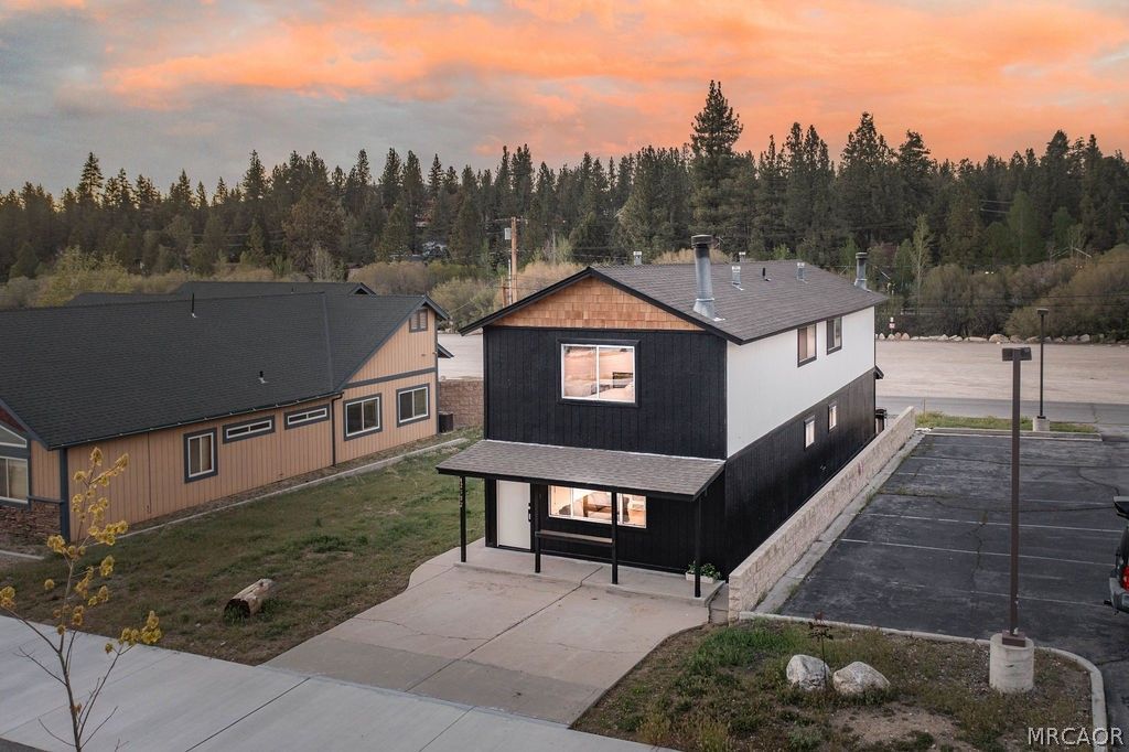 Photo of 42692 Moonridge Road, Big Bear Lake, CA 92315 (MLS # 32600854)