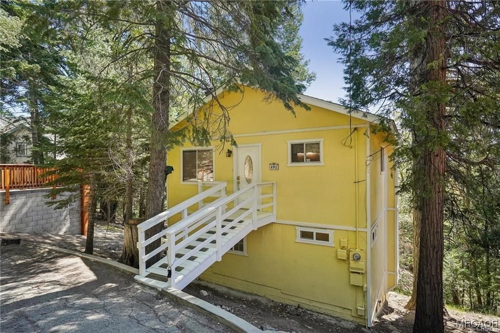 Photo of 491 Violet Drive, Twin Peaks, CA 92391 (MLS # 32502395)