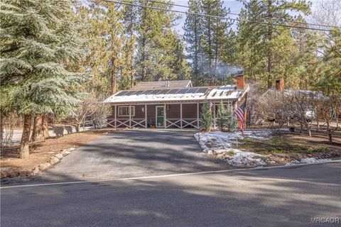 Photo of 433 Catalina Road, Big Bear Lake, CA 92315 (MLS # 32502738)