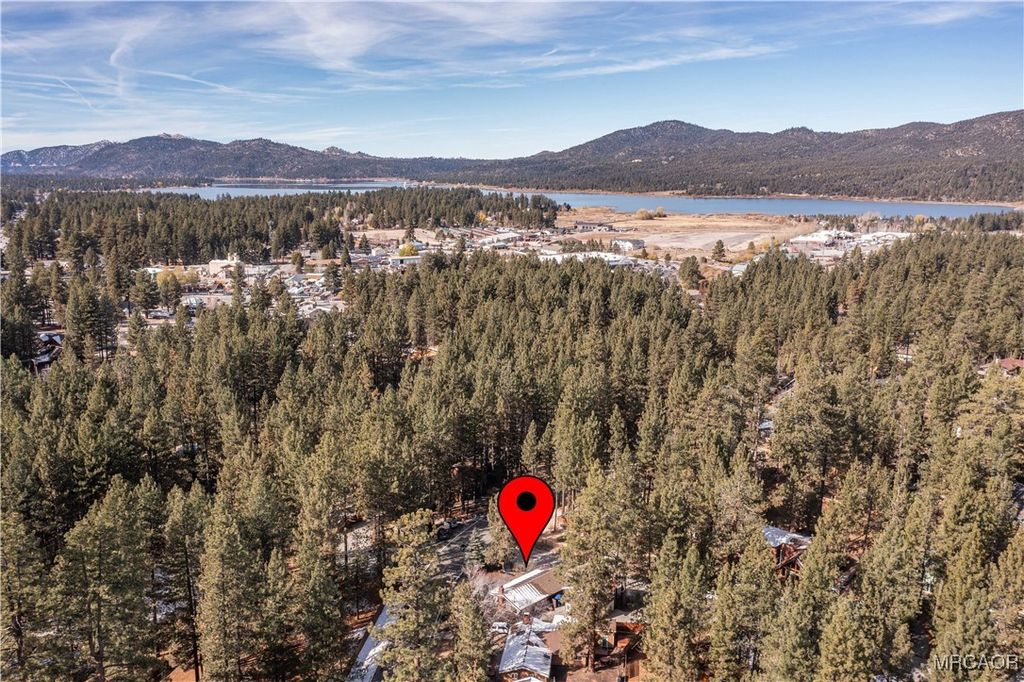 Photo of 433 Catalina Road, Big Bear Lake, CA 92315 (MLS # 32502738)