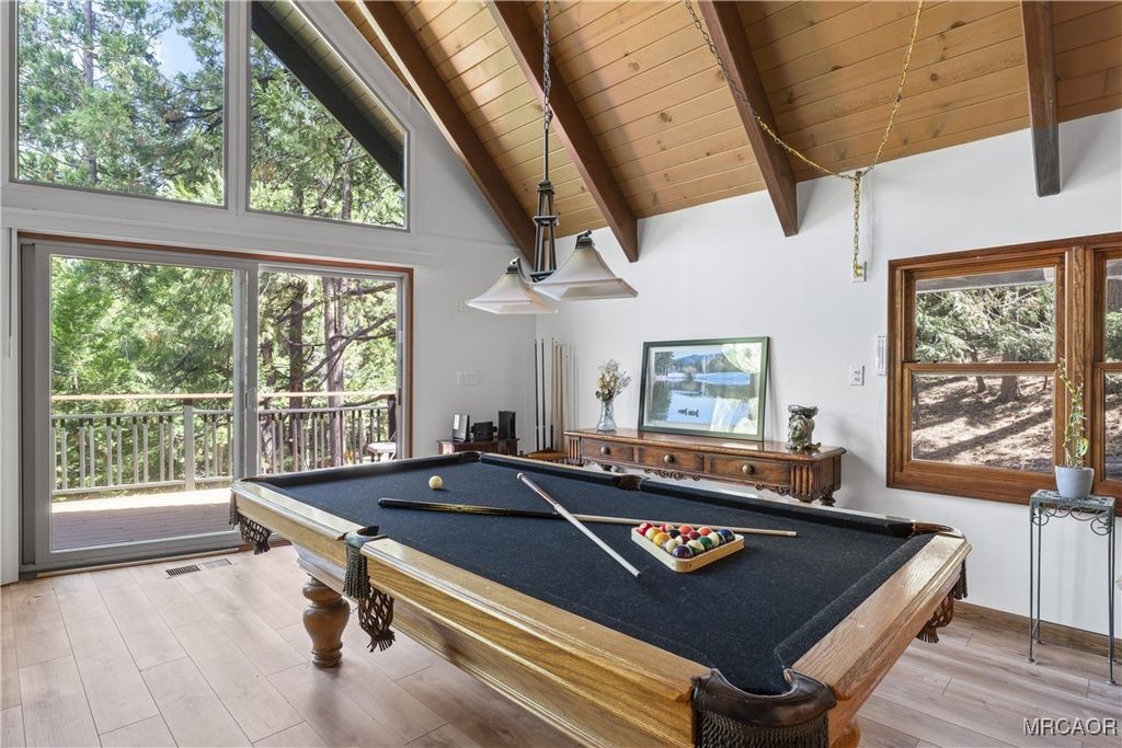 Photo of 260 El Dorado Drive, Lake Arrowhead, CA 92352 (MLS # 32502480)