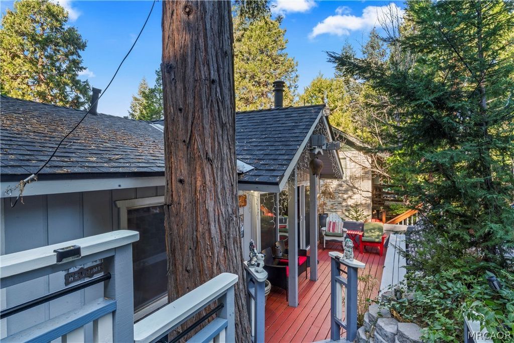 Photo of 682 Buckingham Square, Lake Arrowhead, CA 92352 (MLS # 32600964)