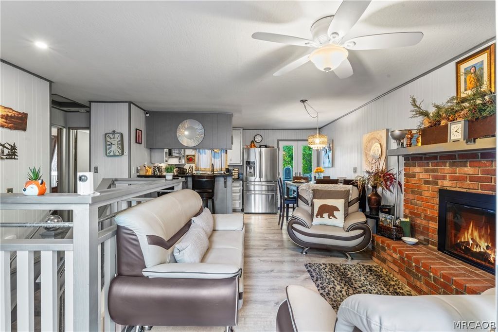 Photo of 682 Buckingham Square, Lake Arrowhead, CA 92352 (MLS # 32600964)