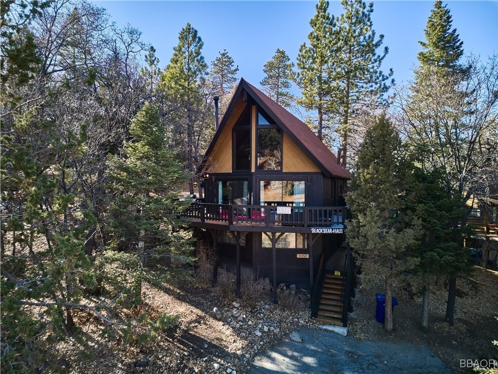 Photo of 43535 Shasta Road, Big Bear Lake, CA 92315 (MLS # 32500403)