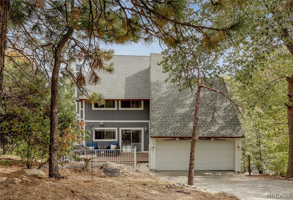 Photo of 1284 Cortina Drive, Lake Arrowhead, CA 92352 (MLS # 32602232)
