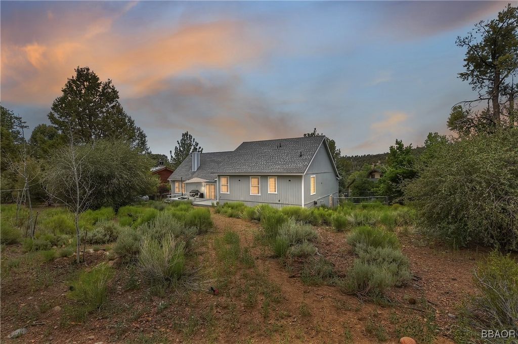 Photo of 1285 Skyview Court, Big Bear City, CA 92314 (MLS # 32501614)