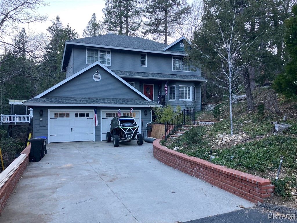 Photo of 26461 Hillcrest Lane, Lake Arrowhead, CA 92352 (MLS # 32600104)