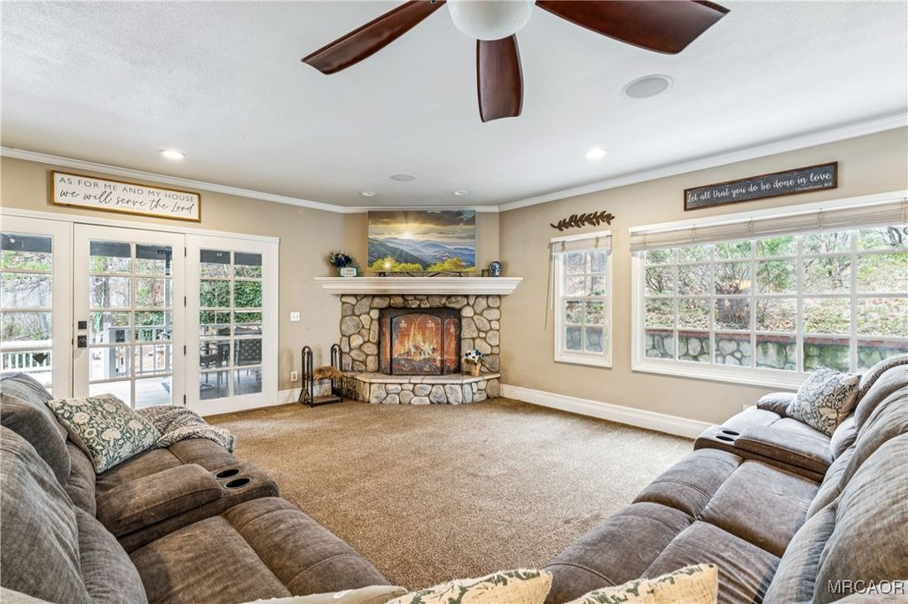 Photo of 26461 Hillcrest Lane, Lake Arrowhead, CA 92352 (MLS # 32600104)