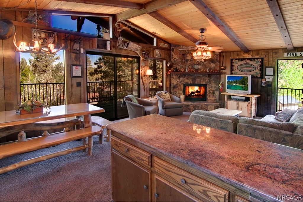 Photo of 581 Chipmunk Lane, Big Bear Lake, CA 92315 (MLS # 32600580)