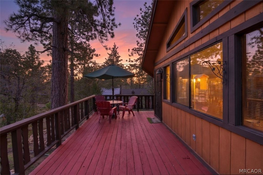 Photo of 843 Victoria Lane, Sugarloaf, CA 92386 (MLS # 32600569)