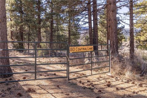 Photo of 1110 Central Lane, Big Bear City, CA 92314 (MLS # 32600111)