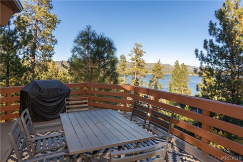 Photo of 40270 Narrow Lane, Big Bear Lake, CA 92315 (MLS # 32602432)