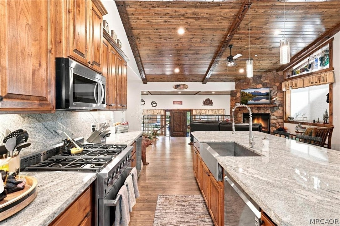 734 Tehama Dr, Big Bear Lake, CA, 92315, USA, 4 Bedrooms Bedrooms, ,4 BathroomsBathrooms,Residential,Active,734 Tehama Dr,32601812