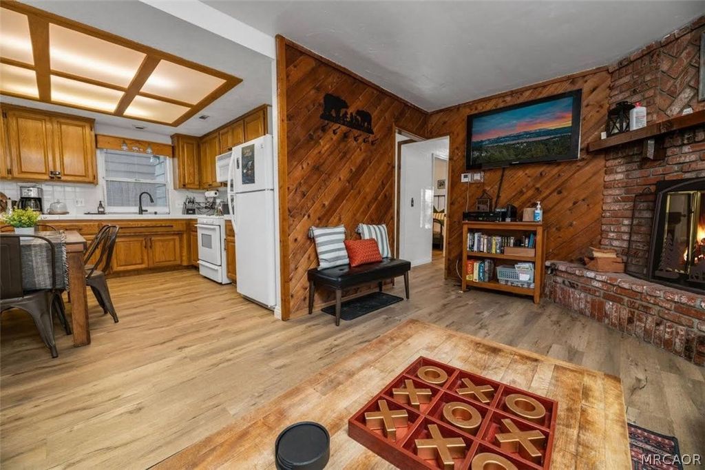 Photo of 804 Robinhood Boulevard, Big Bear City, CA 92314 (MLS # 32600773)