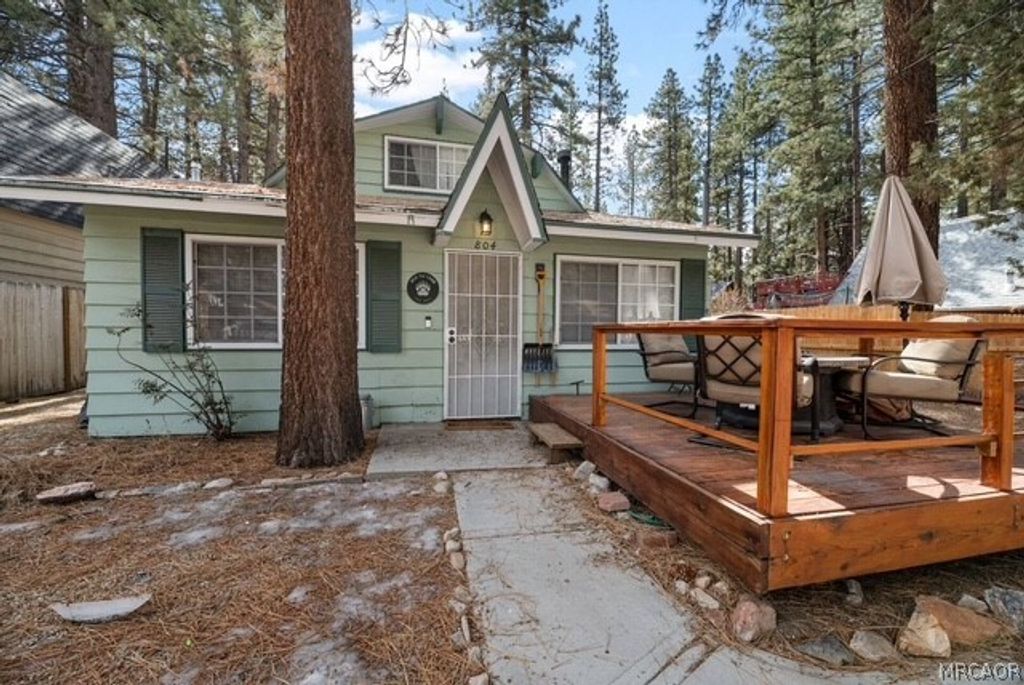 Photo of 804 Robinhood Boulevard, Big Bear City, CA 92314 (MLS # 32600773)